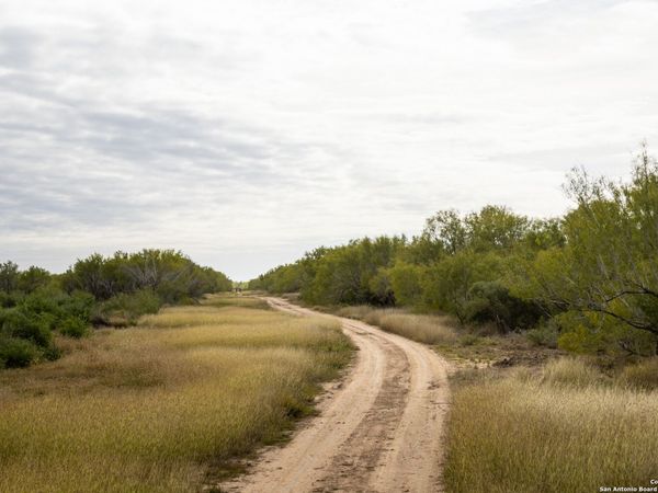 6 FM 1581, Pearsall, TX 78061