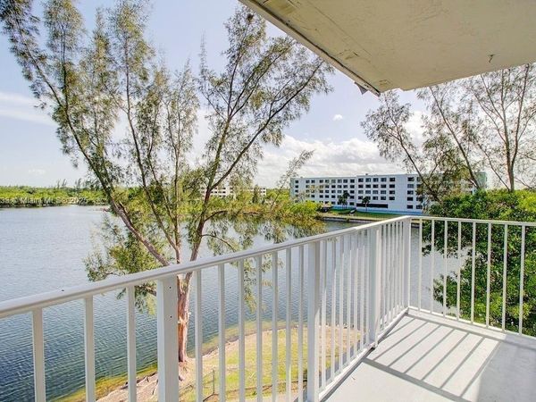 8240 SW 210 th, Unit 320, Cutler Bay, FL 33189