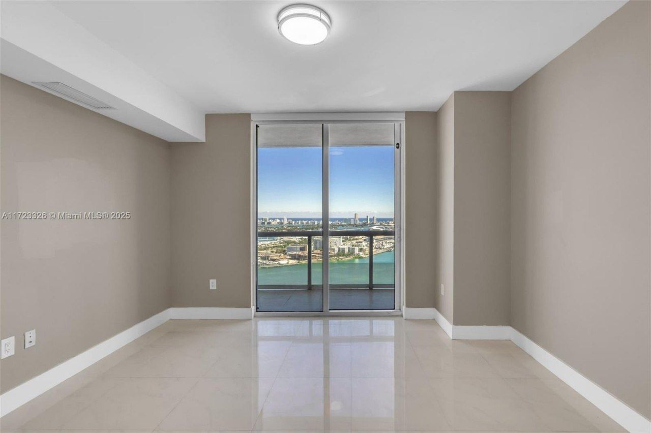 50 Biscayne Blvd, Unit 4208, Miami, FL 33132 Photo