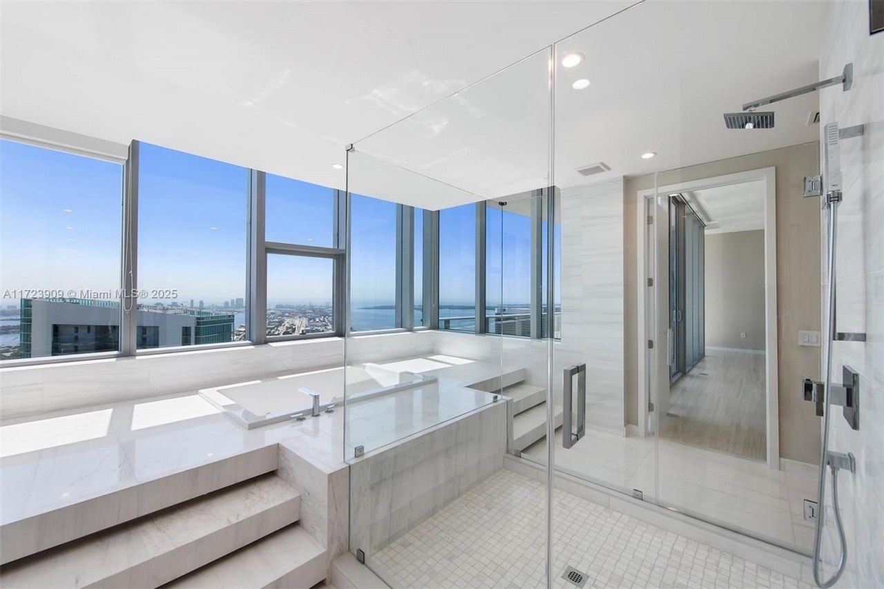 851 NE 1st Ave, Unit PH 5411, Miami, FL 33132 Photo