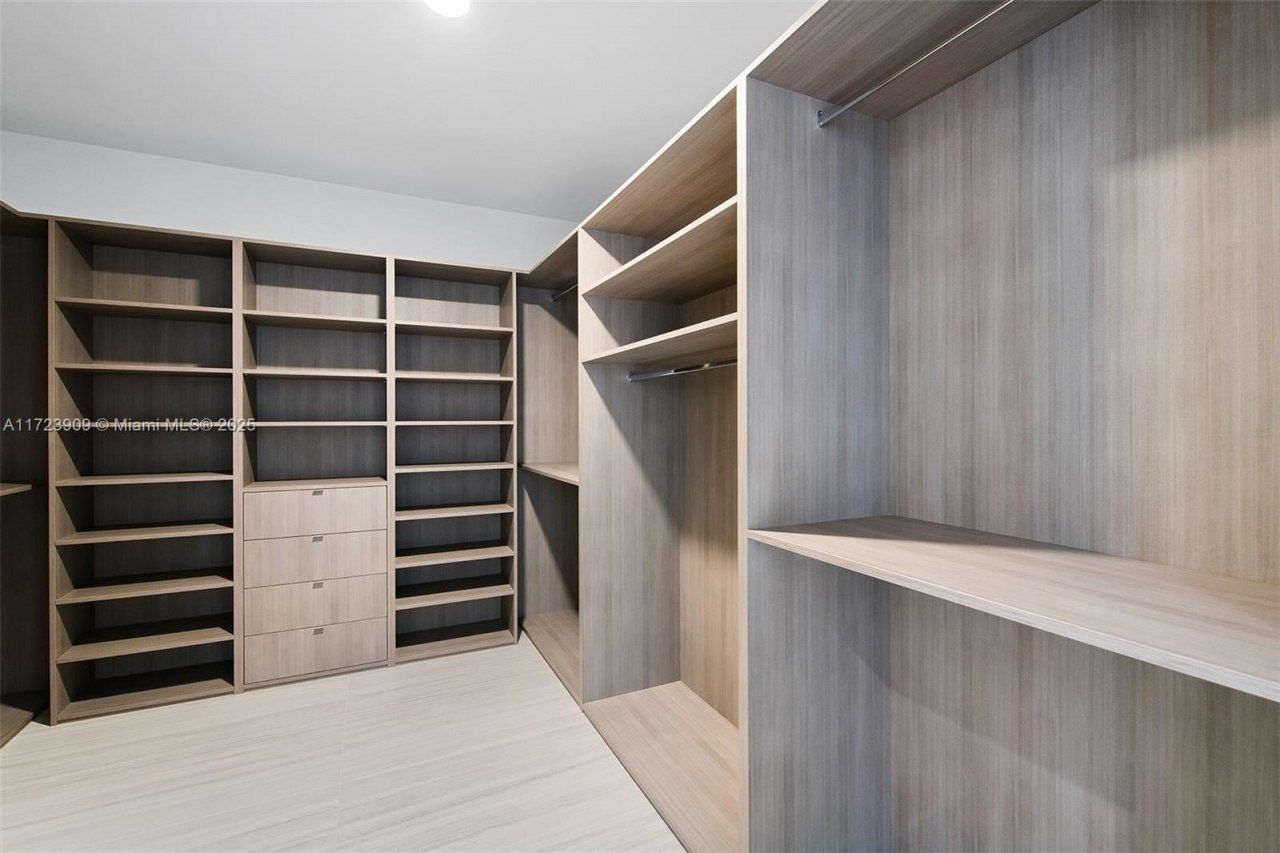 851 NE 1st Ave, Unit PH 5411, Miami, FL 33132 Photo