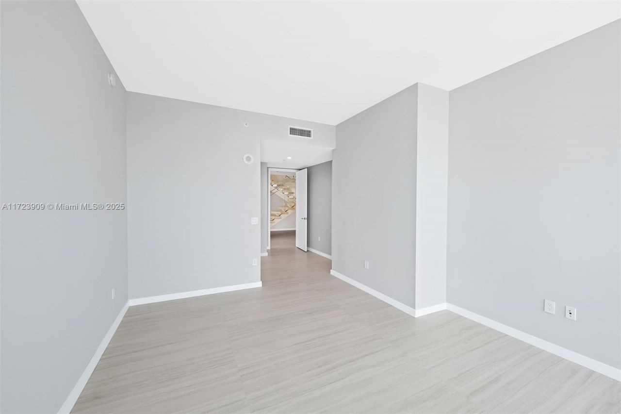 851 NE 1st Ave, Unit PH 5411, Miami, FL 33132 Photo