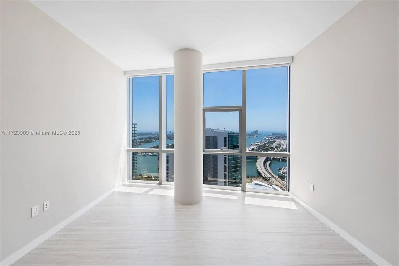 851 NE 1st Ave, Unit PH 5411, Miami, FL 33132 Photo
