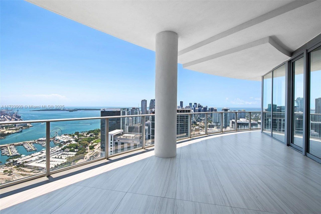 851 NE 1st Ave, Unit PH 5411, Miami, FL 33132 Photo