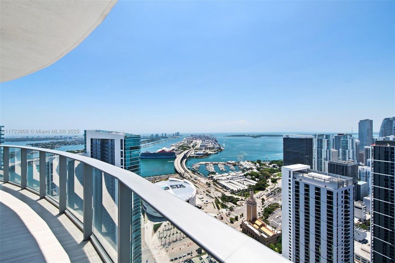 851 NE 1st Ave, Unit PH 5411, Miami, FL 33132 Photo