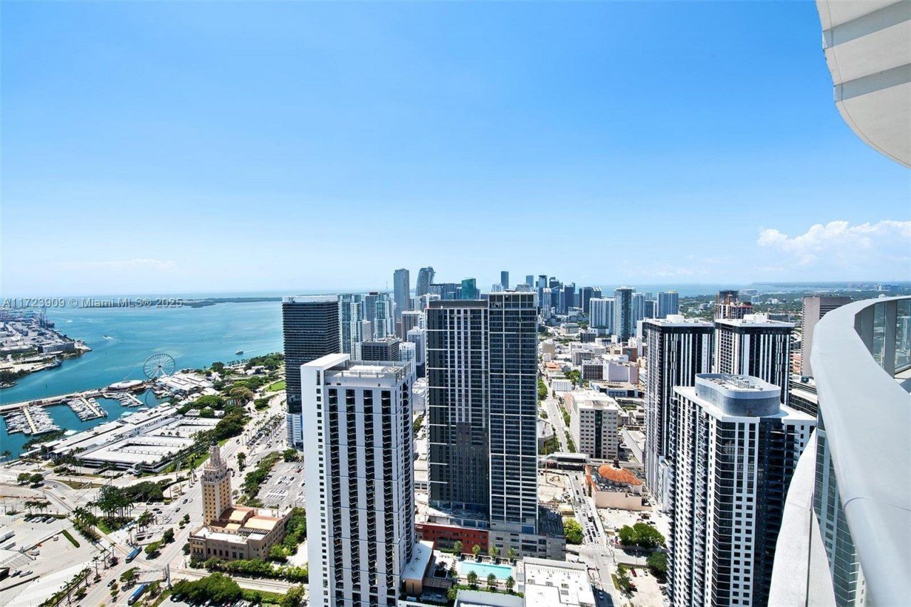 851 NE 1st Ave, Unit PH 5411, Miami, FL 33132 Photo