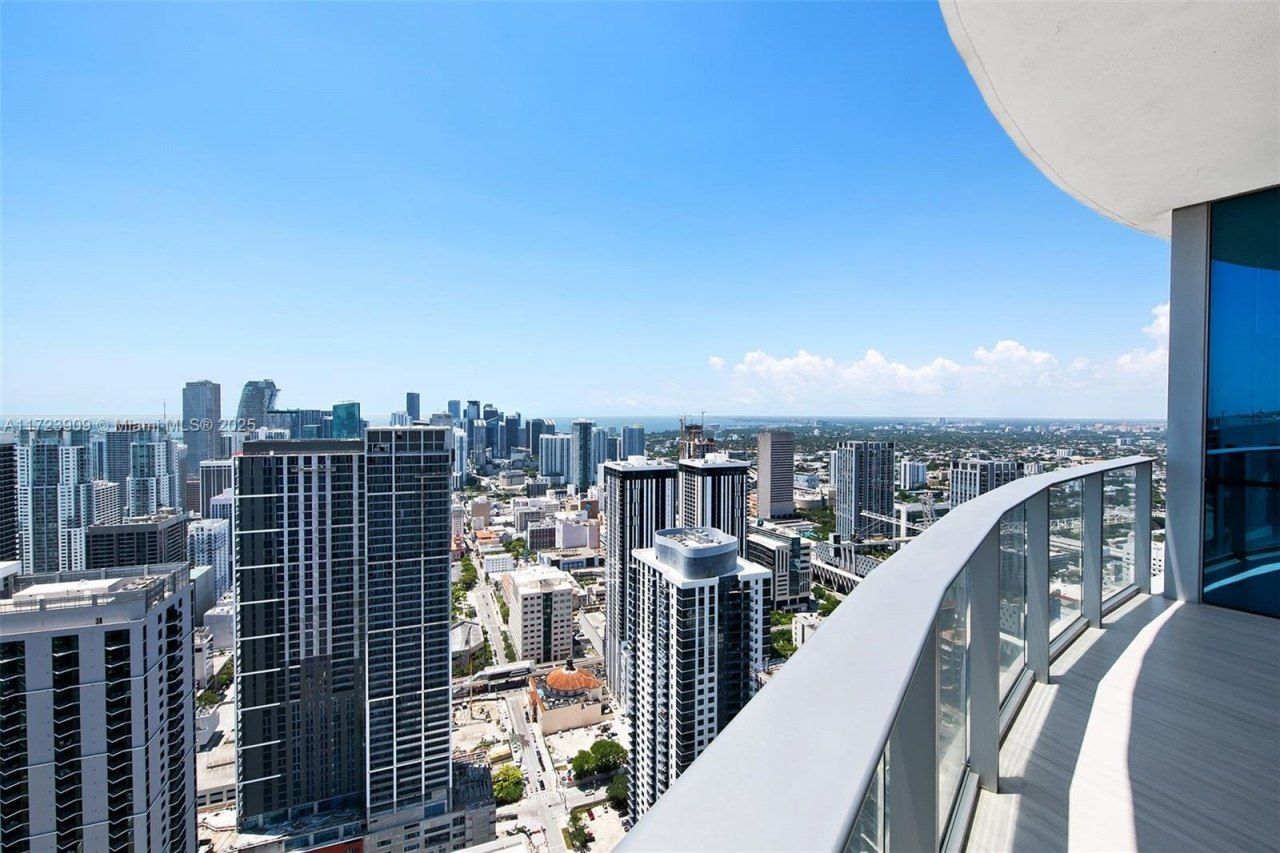 851 NE 1st Ave, Unit PH 5411, Miami, FL 33132 Photo