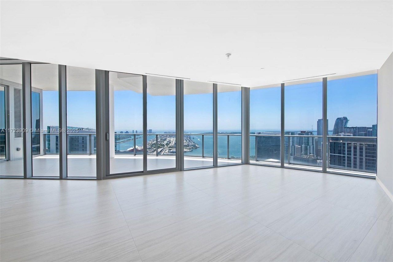 851 NE 1st Ave, Unit PH 5411, Miami, FL 33132 Photo