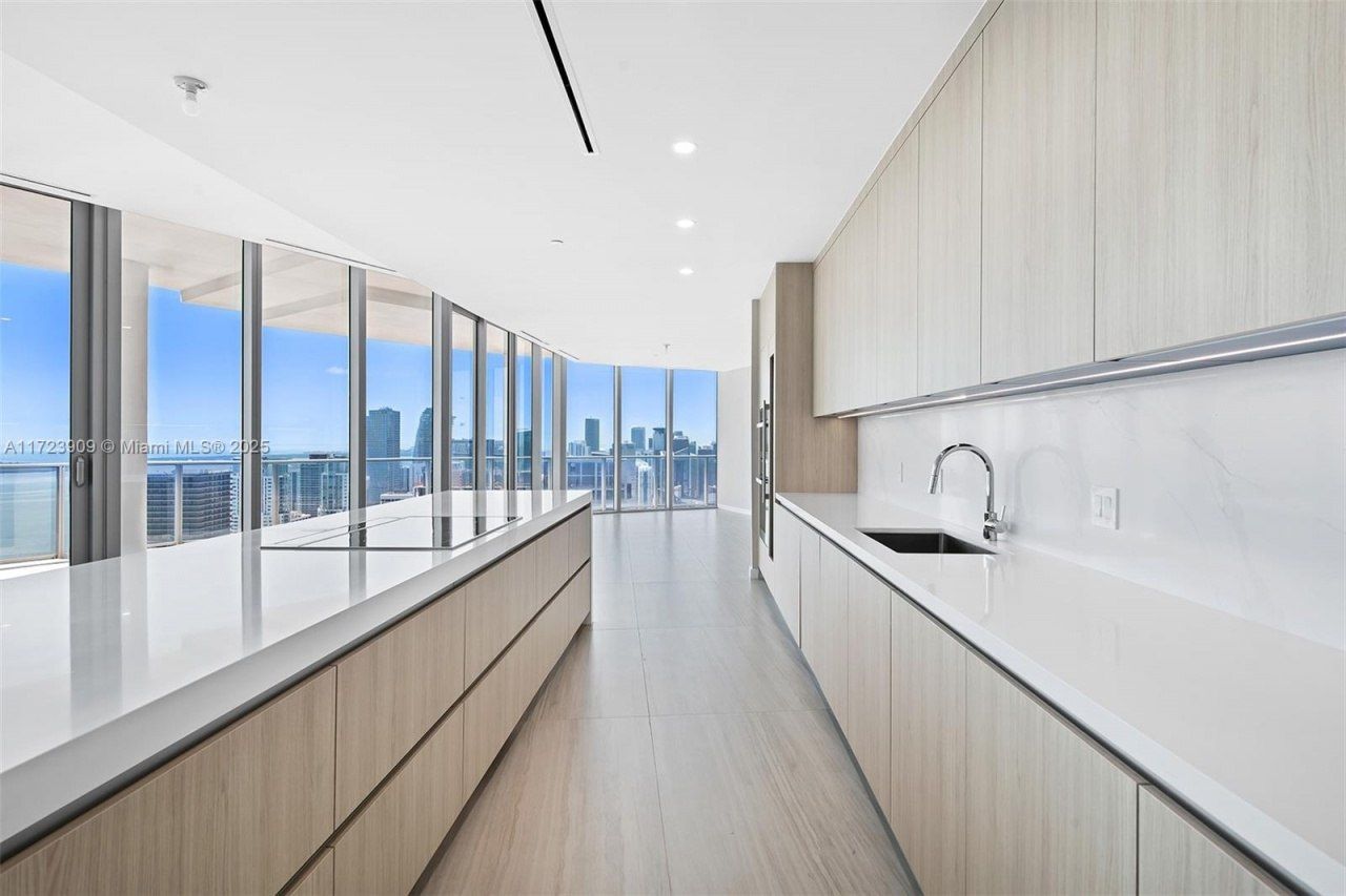 851 NE 1st Ave, Unit PH 5411, Miami, FL 33132 Photo