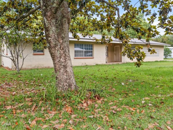 893 8th Street, Chipley, FL 32428