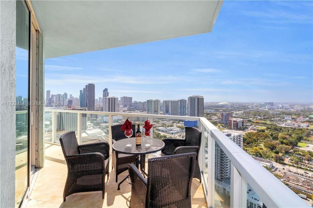 1900 Bayshore Dr, Unit 3518, Miami, FL 33132 Photo