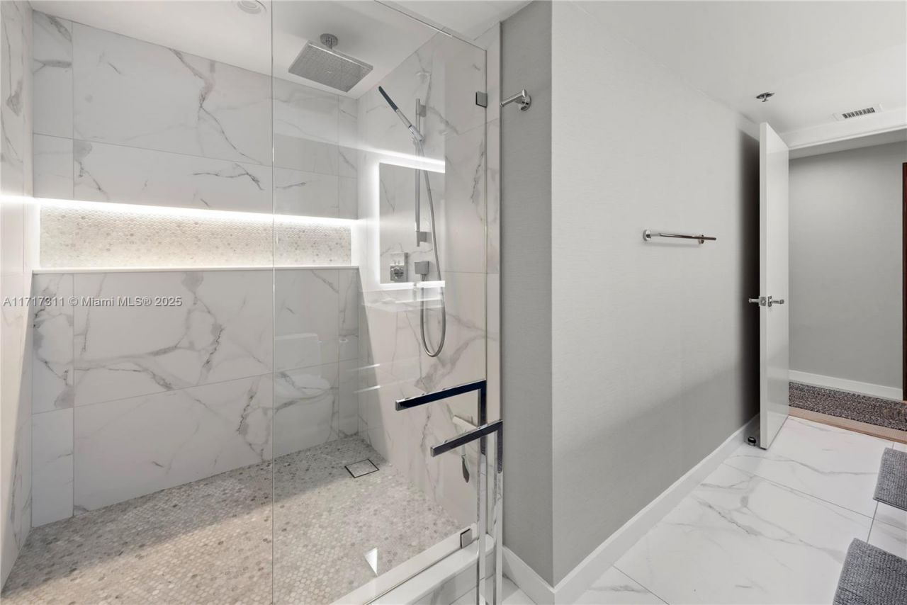 201 Crandon Blvd, Unit 1002, Key Biscayne, FL 33149 Photo