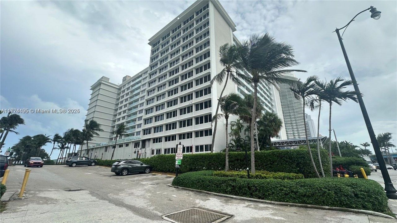 19201 Collins Ave, Unit 701, Sunny Isles Beach, FL 33160 Photo