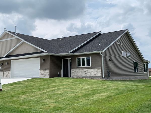 2834 Meadowview Lane NE, Owatonna, MN 55060