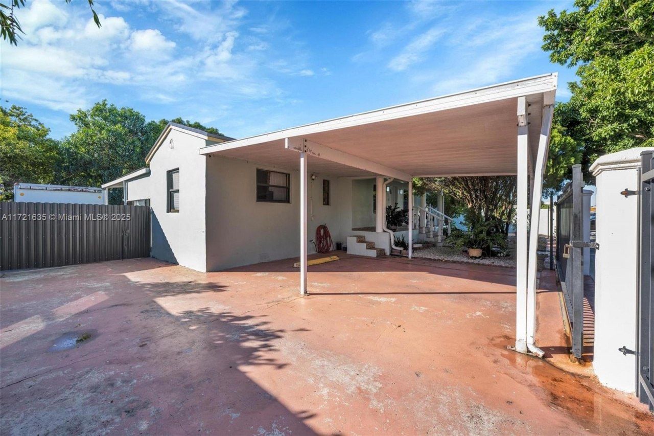 462 E 39th St, Hialeah, FL 33013 Photo
