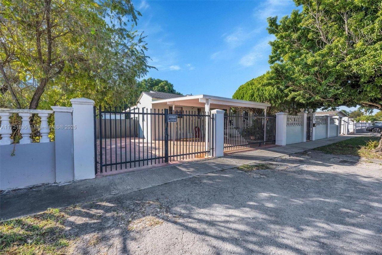 462 E 39th St, Hialeah, FL 33013 Photo