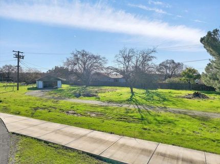 3093 Feather River Blvd, Olivehurst, CA 95961 Photo