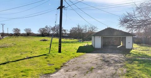 3093 Feather River Blvd, Olivehurst, CA 95961 Photo