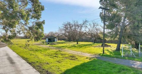 3093 Feather River Blvd, Olivehurst, CA 95961 Photo