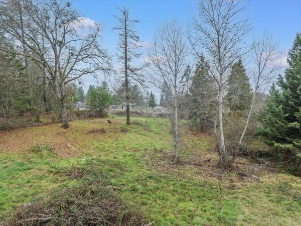 171 Almond Street, Merlin, OR 97532