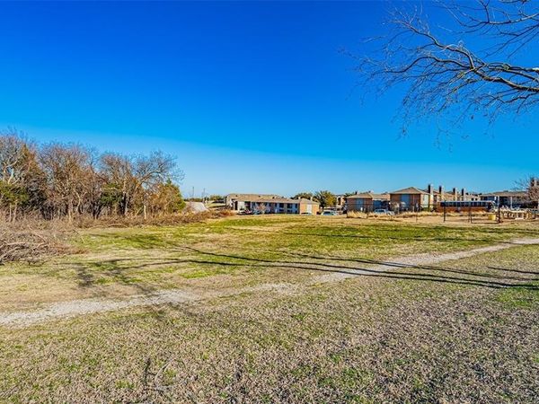 1725 S Las Vegas Trail, White Settlement, TX 76108