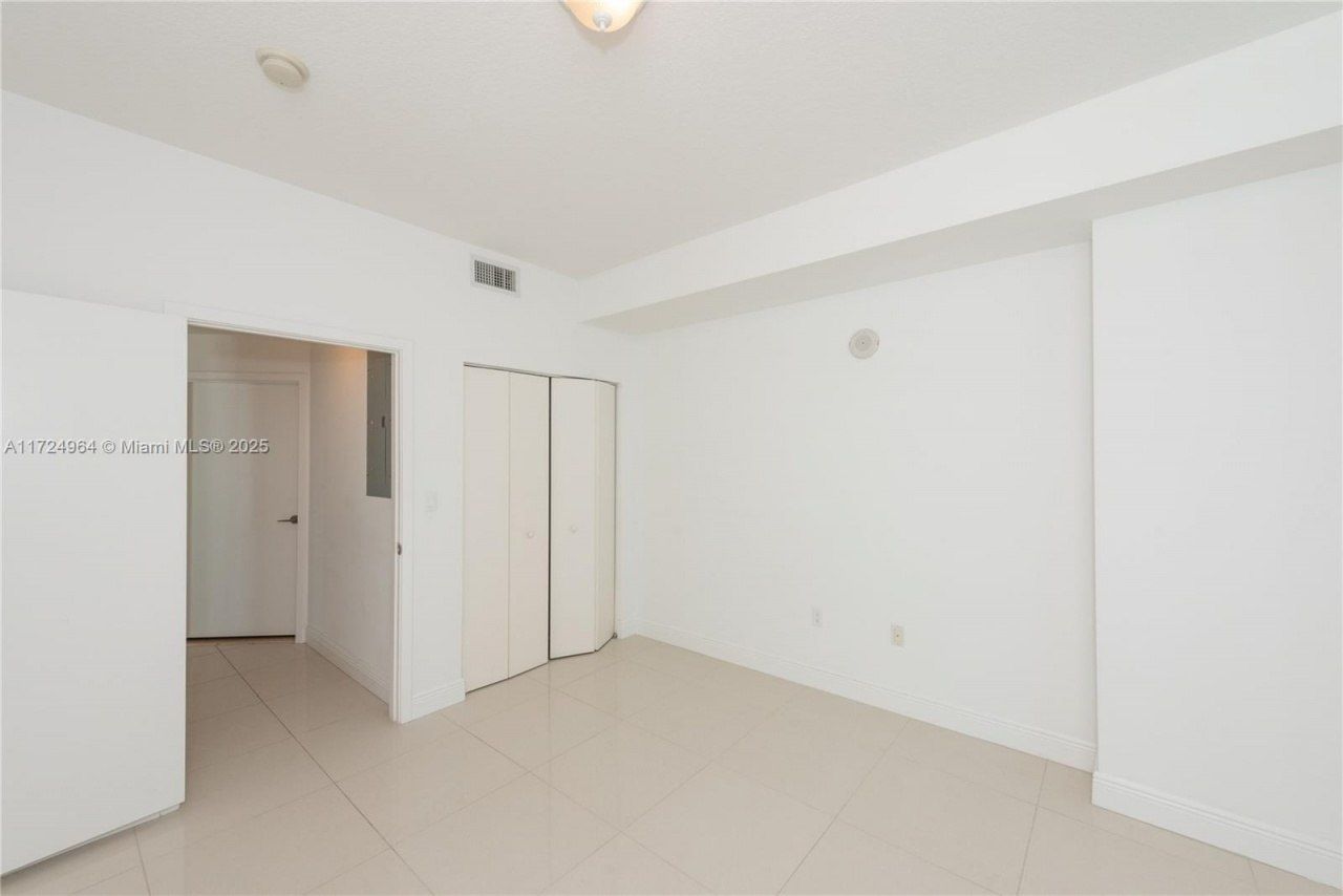 79 SW 12th St, Unit 1107-S, Miami, FL 33130 Photo