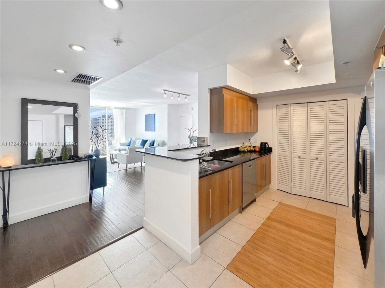 335 S Biscayne Blvd, Unit 2905, Miami, FL 33131 Photo