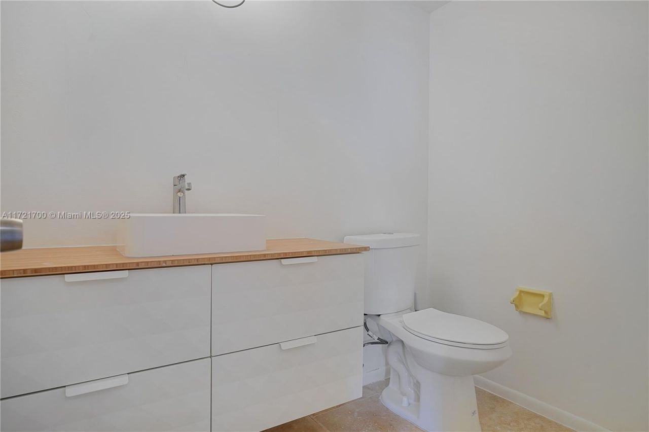 9381 E Bay Harbor Dr, Unit 301N, Bay Harbor Islands, FL 33154 Photo