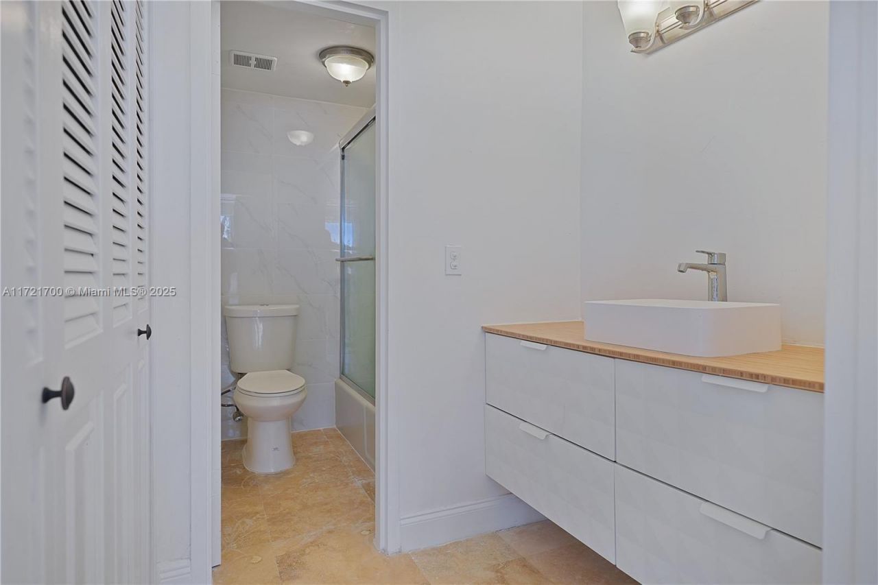 9381 E Bay Harbor Dr, Unit 301N, Bay Harbor Islands, FL 33154 Photo