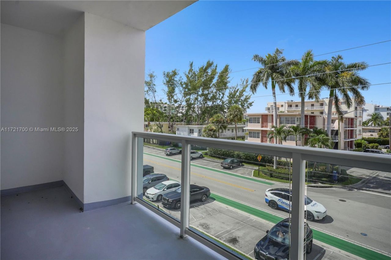 9381 E Bay Harbor Dr, Unit 301N, Bay Harbor Islands, FL 33154 Photo