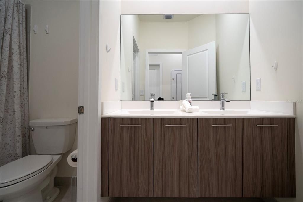 4552 NW 83rd Path, Doral, FL 33166 Photo