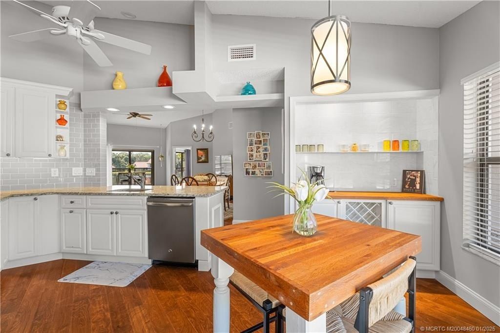 6130 SE Martinique Drive, Unit 201, Stuart, FL 34997 Photo