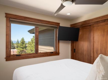 30 Lake Parkway, Unit 15, South Lake Tahoe, CA 96150 Photo