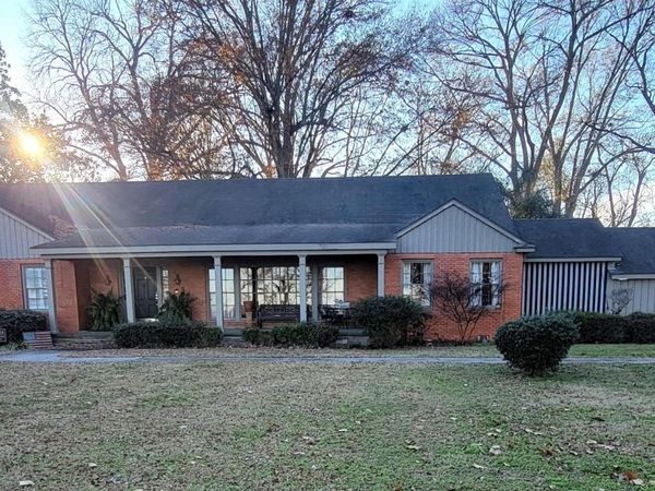 2524 Lakeshore, Lake Village, AR 71663