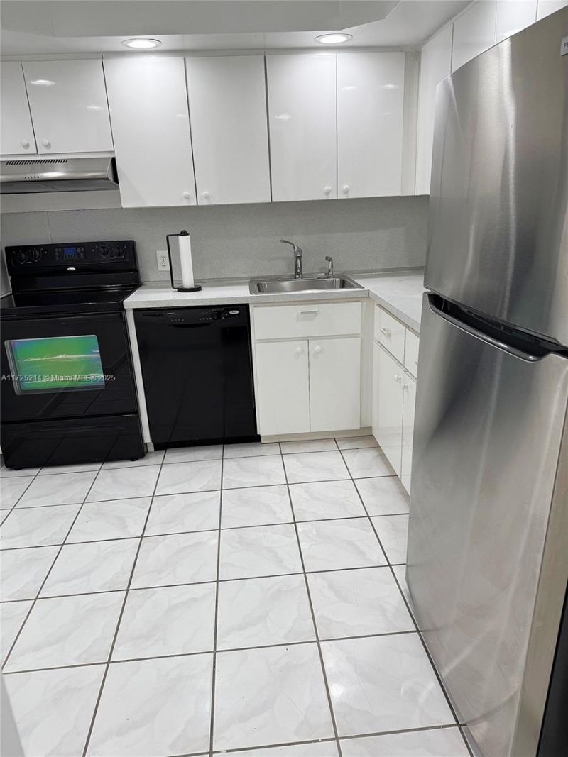 5701 Collins Ave, Unit 1011, Miami Beach, FL 33140 Photo