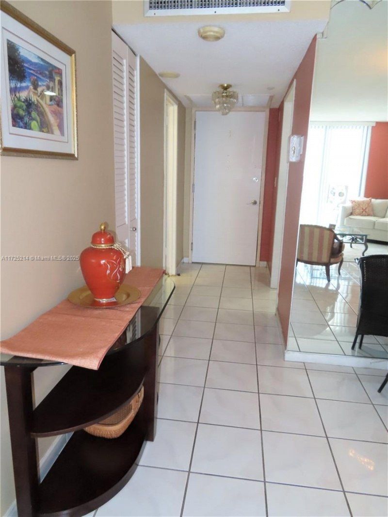 5701 Collins Ave, Unit 1011, Miami Beach, FL 33140 Photo