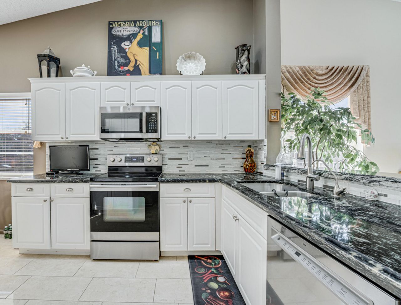 9817 Seacrest Circle, Unit 201, Boynton Beach, FL 33437 Photo