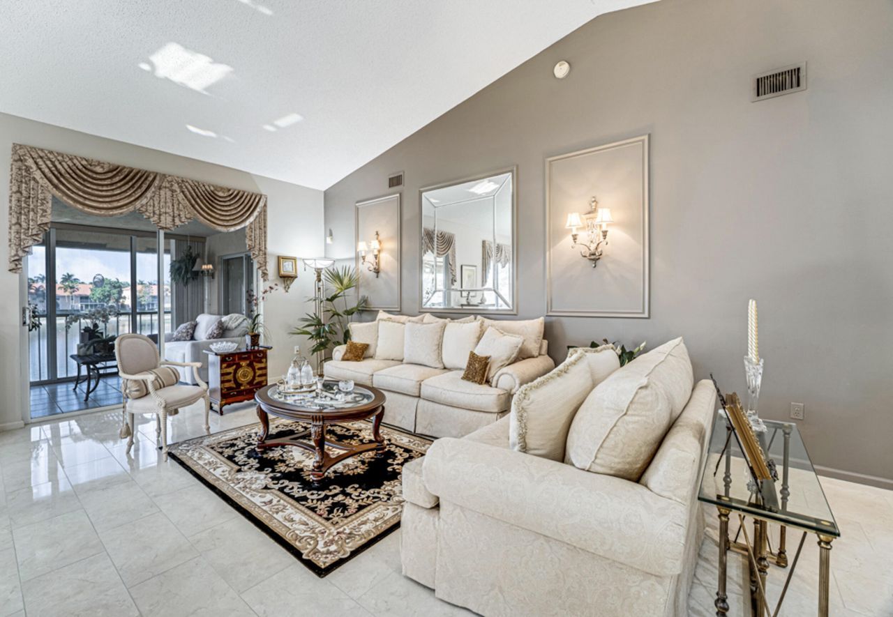 9817 Seacrest Circle, Unit 201, Boynton Beach, FL 33437 Photo