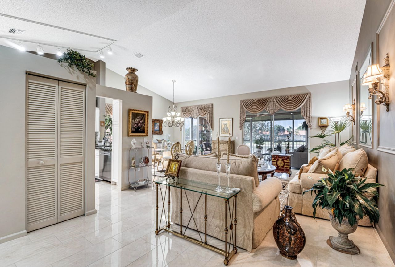 9817 Seacrest Circle, Unit 201, Boynton Beach, FL 33437 Photo