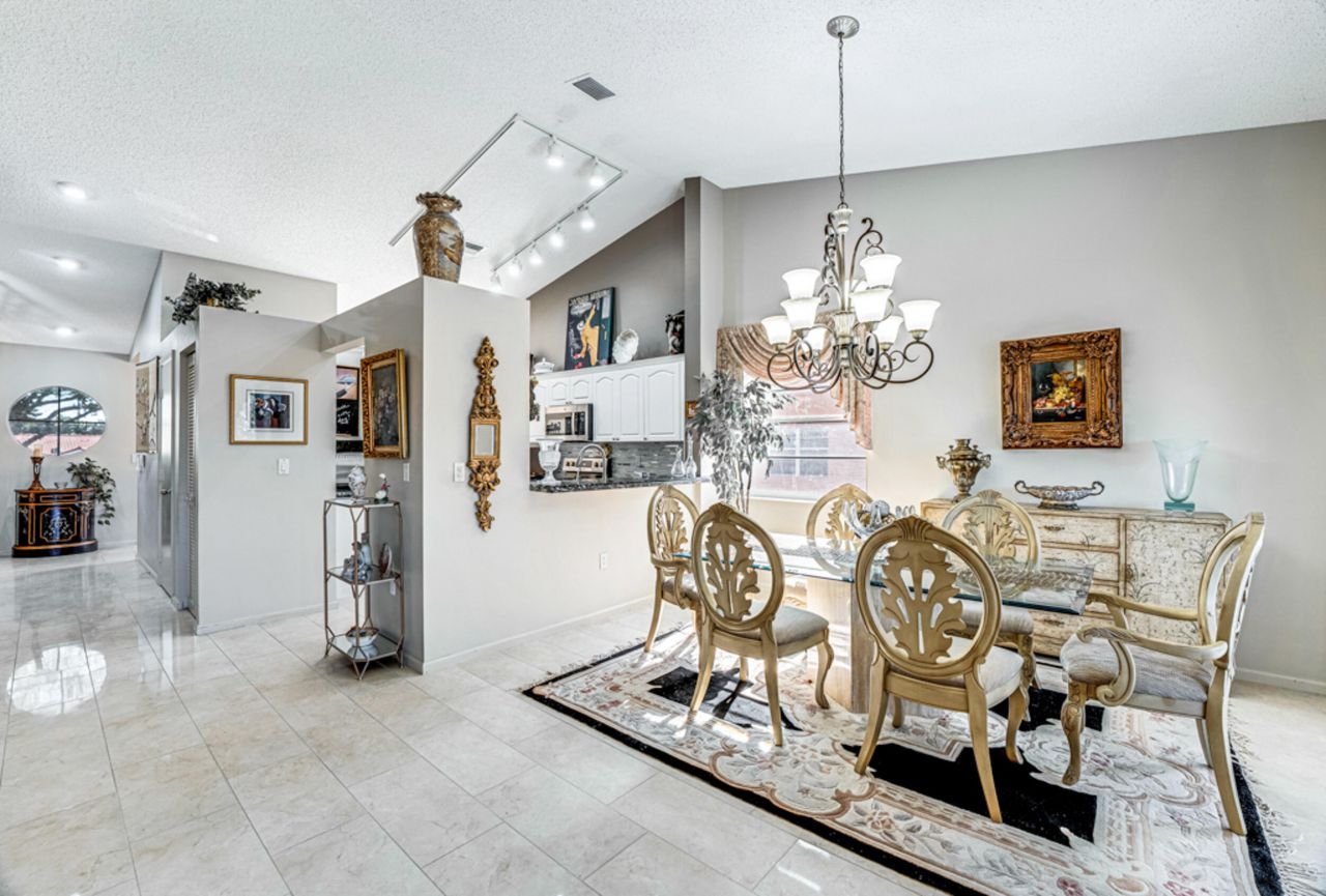9817 Seacrest Circle, Unit 201, Boynton Beach, FL 33437 Photo