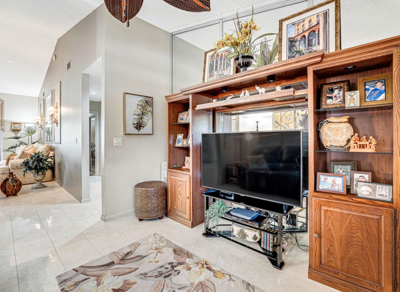 9817 Seacrest Circle, Unit 201, Boynton Beach, FL 33437 Photo
