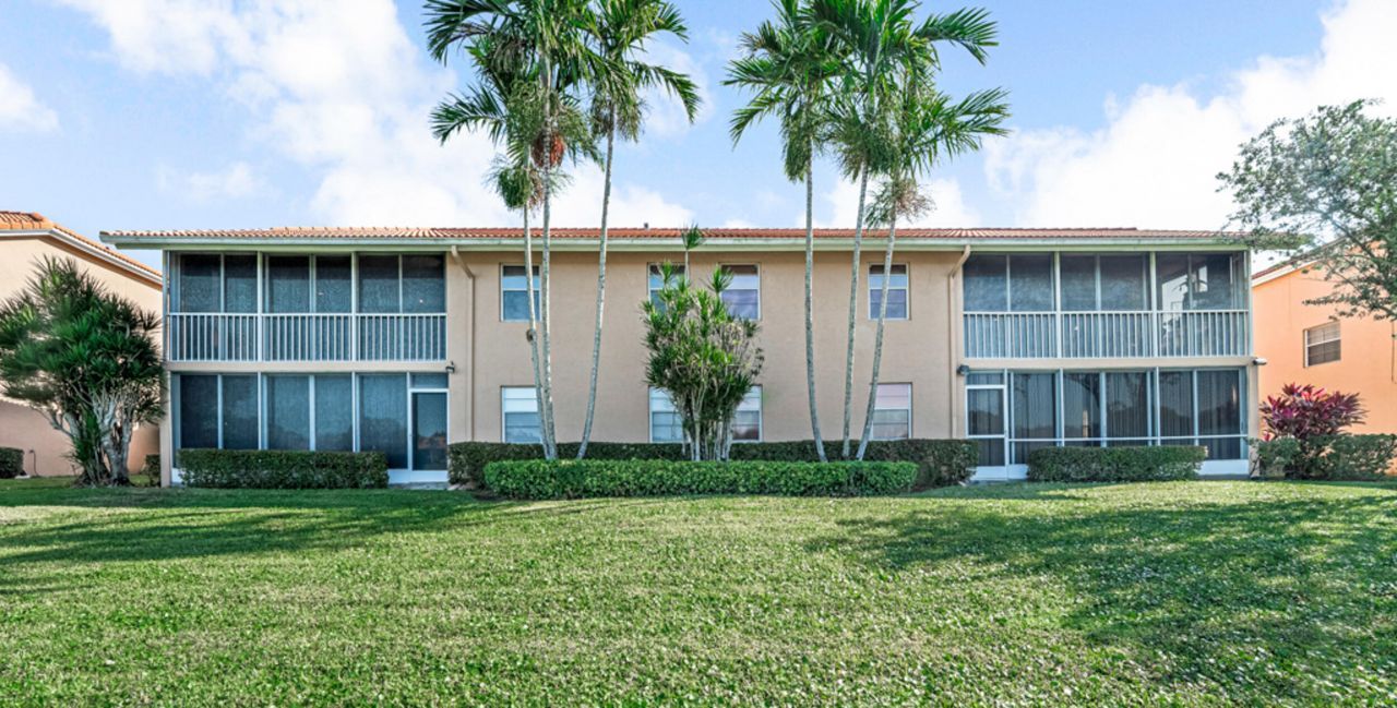 9817 Seacrest Circle, Unit 201, Boynton Beach, FL 33437 Photo