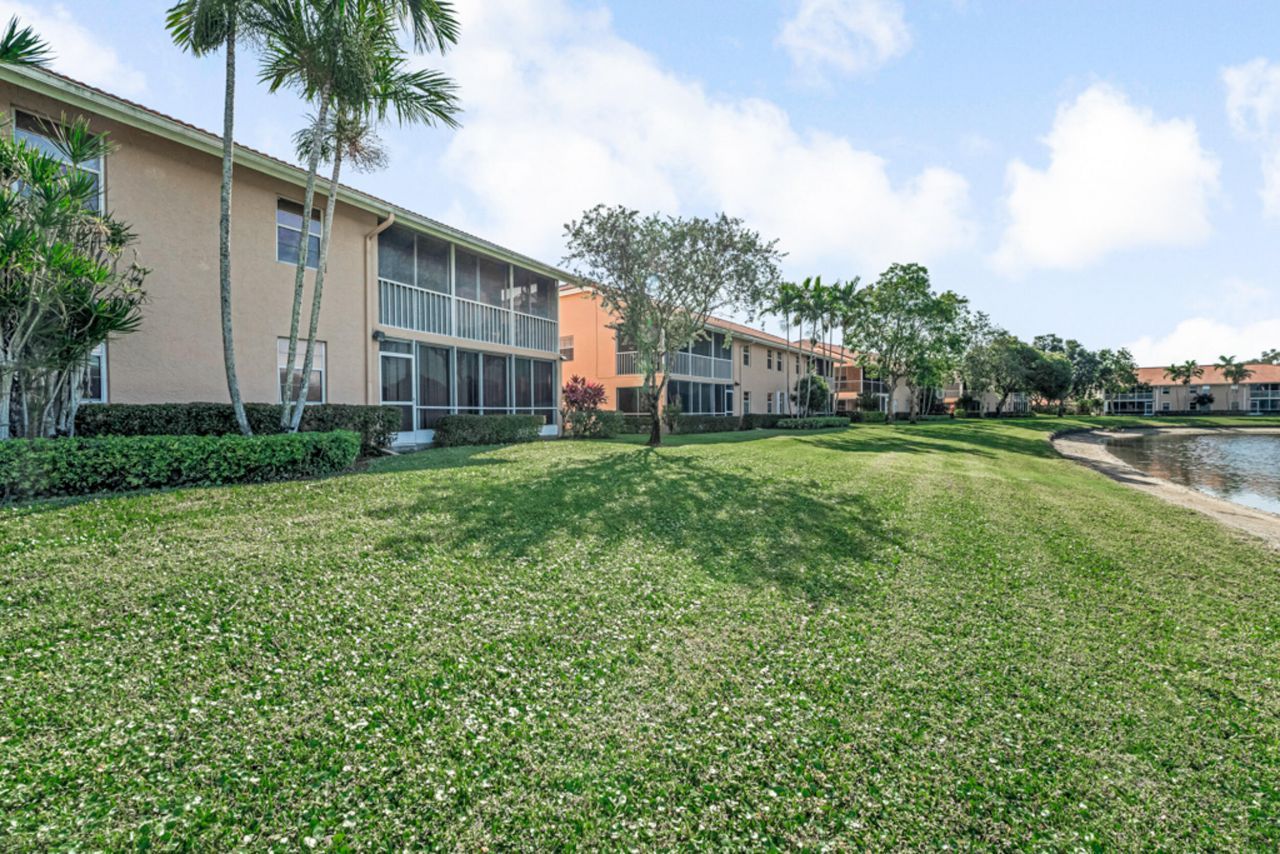 9817 Seacrest Circle, Unit 201, Boynton Beach, FL 33437 Photo