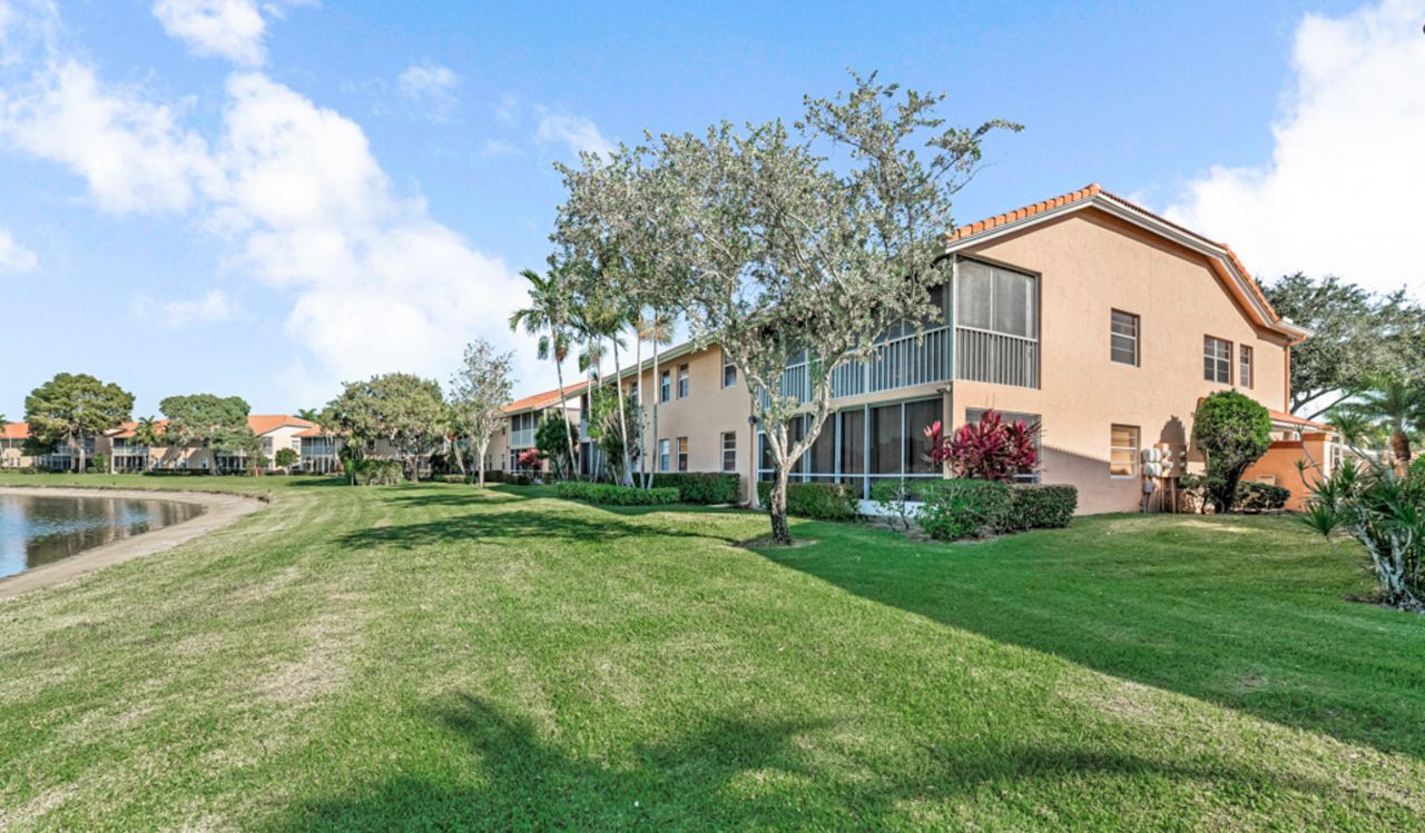 9817 Seacrest Circle, Unit 201, Boynton Beach, FL 33437 Photo