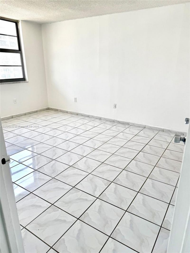 5701 Collins Ave, Unit 1011, Miami Beach, FL 33140 Photo