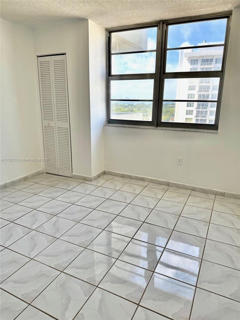 5701 Collins Ave, Unit 1011, Miami Beach, FL 33140 Photo