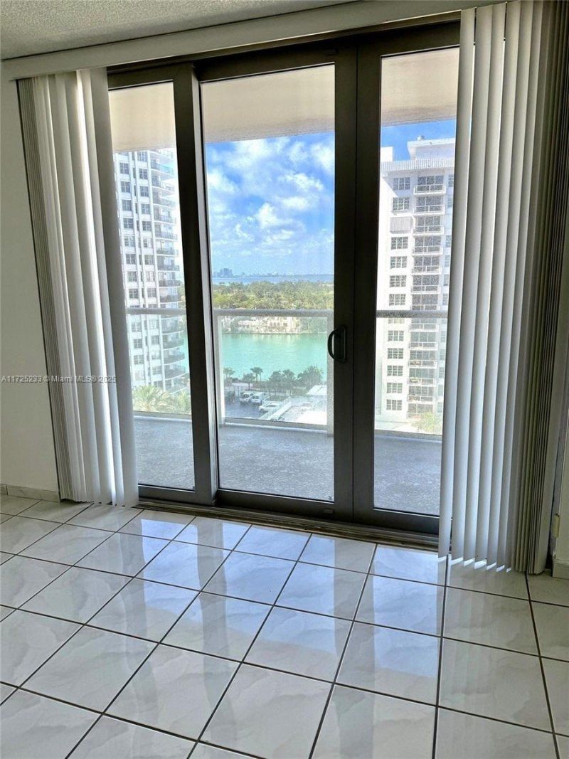5701 Collins Ave, Unit 1011, Miami Beach, FL 33140 Photo