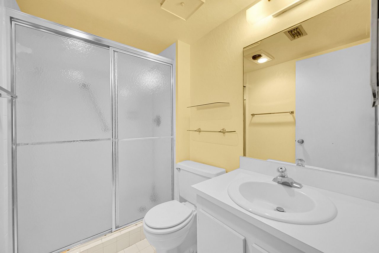 3154 Via Poinciana, Unit 306, Lake Worth, FL 33467 Photo