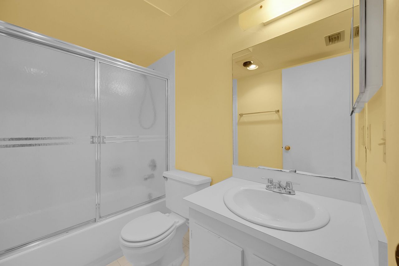 3154 Via Poinciana, Unit 306, Lake Worth, FL 33467 Photo