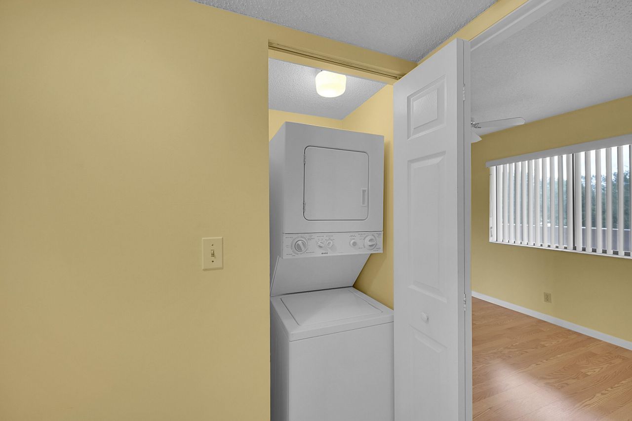 3154 Via Poinciana, Unit 306, Lake Worth, FL 33467 Photo